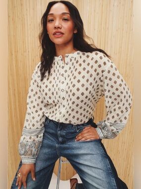 Veronica Beard Lollie Blouse
Cream Printed Peasant Blouse with Paisley Cuffs SzL